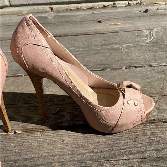 Women’s JustFab peek toe platform heels - Picture 2 of 5